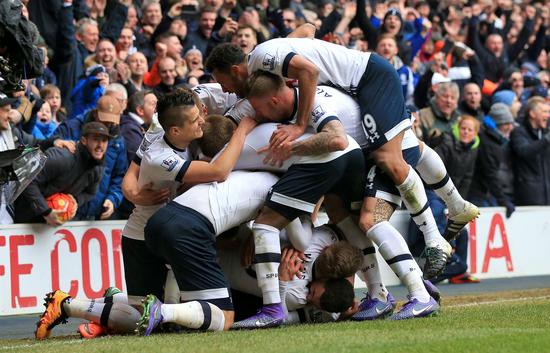 弗拉门戈官宣菲利佩续约时误发卡多佐的照片，引发球迷误解